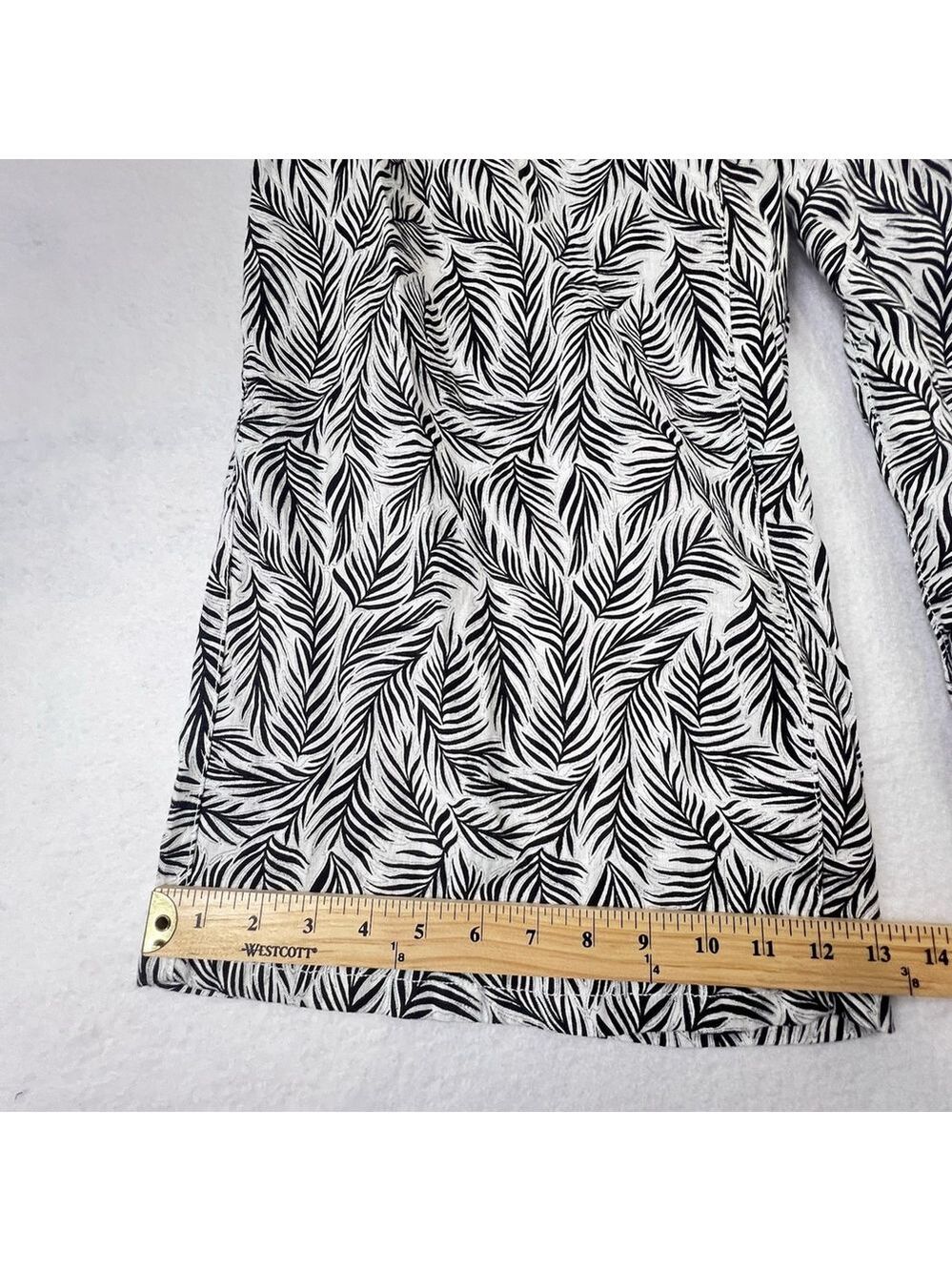 Tahari Wide Leg Crop Pants Black White 100% Linen Large Leaf Pull On Tropical - Picture 10 of 10